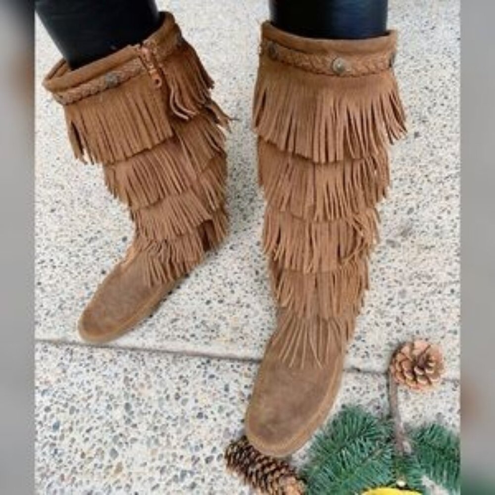 MINNETONKA, 5 layer, fringe boots!!